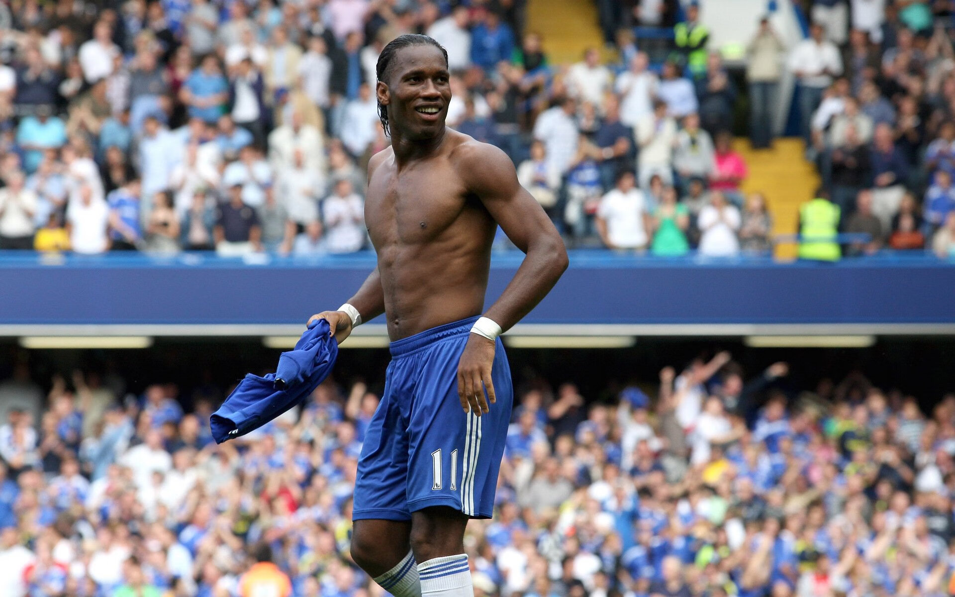 巴黎圣日耳曼横扫对手，法甲联赛领先优势扩大，法甲巴黎圣日耳曼首发阵容