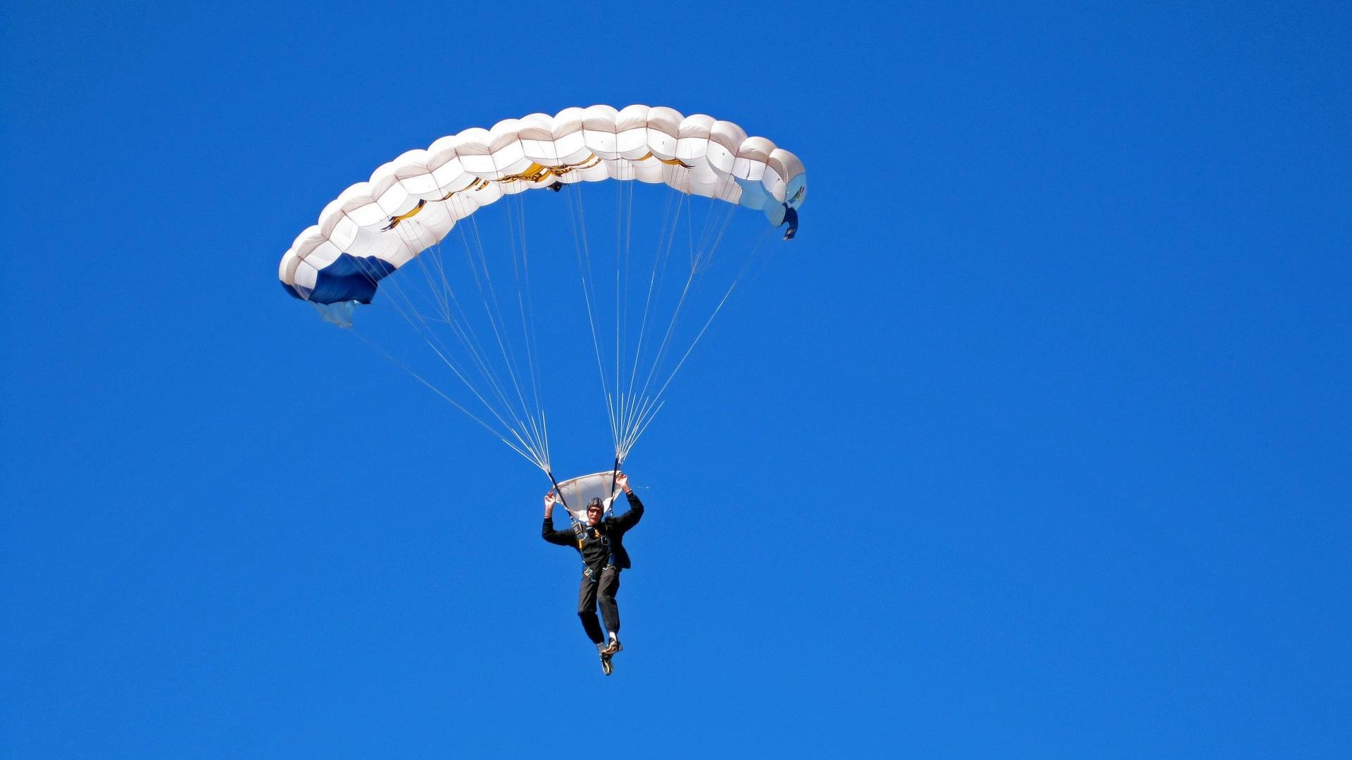 【罚分细则】裁判如何判定罚分？详尽规则揭秘，裁判判罚违例的手势是什么